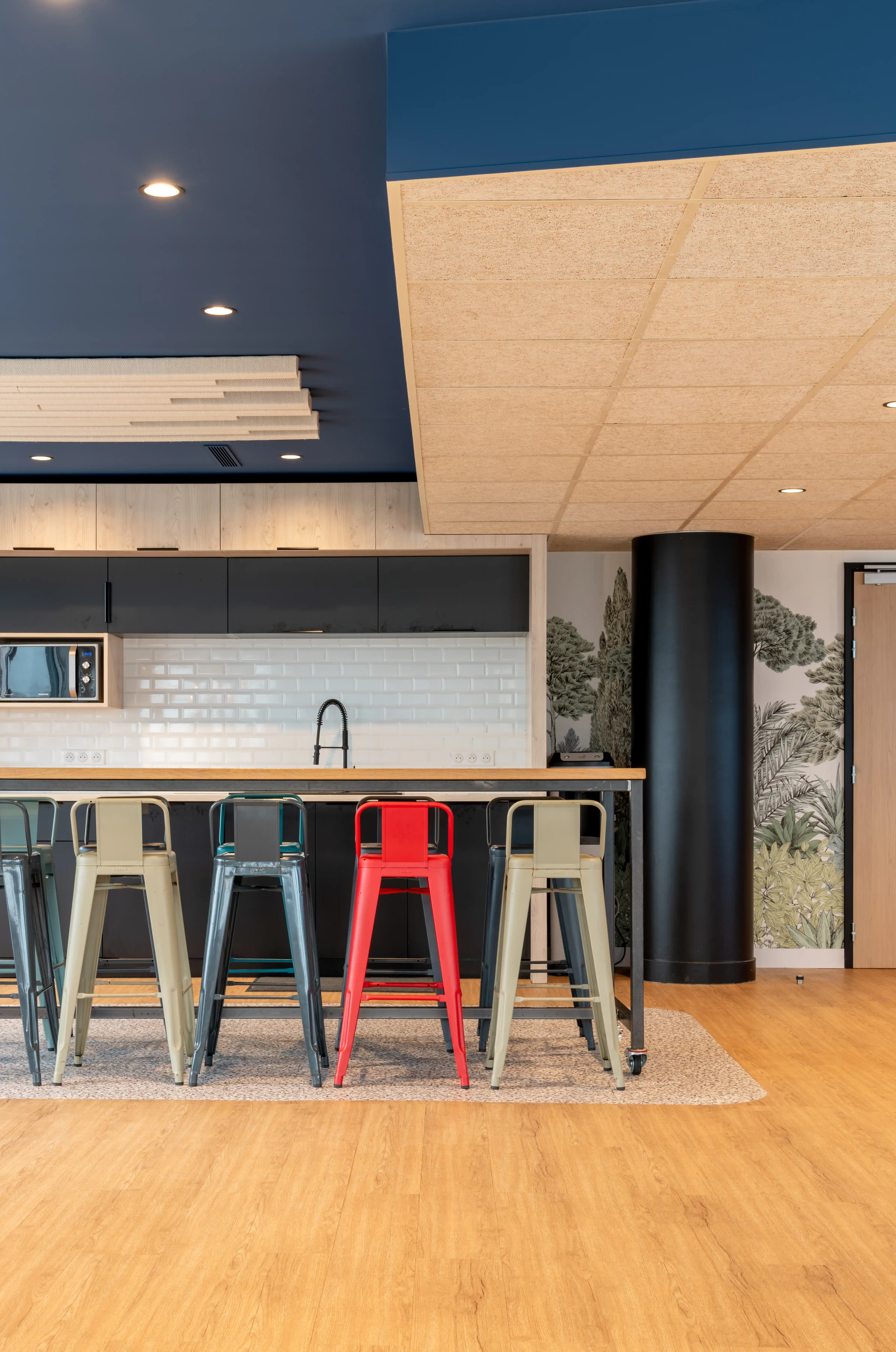 Niji — vue large de la cafétéria